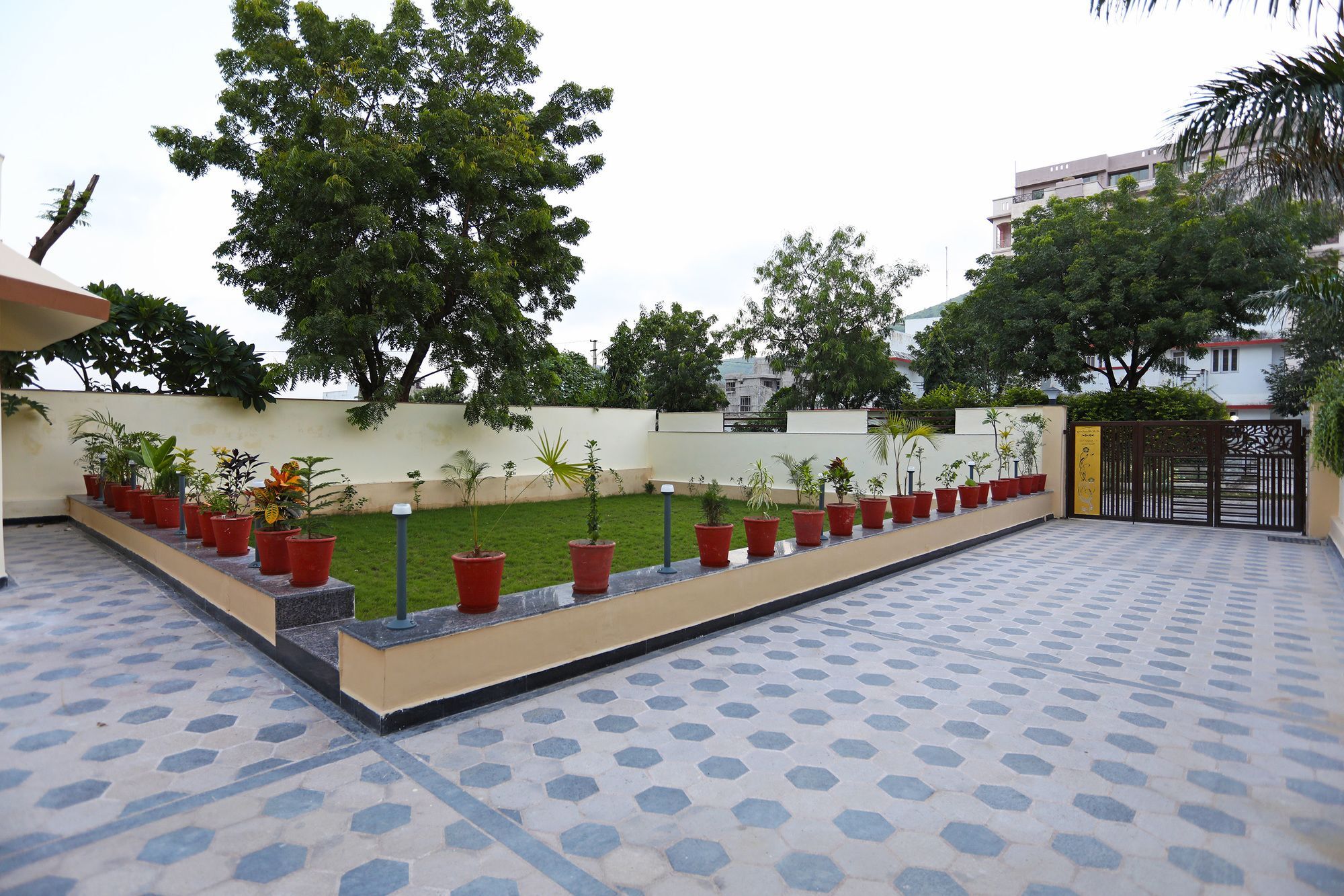 Oyo 9428 Hill View Room Goverdhan Vilas Udaipur Eksteriør bilde