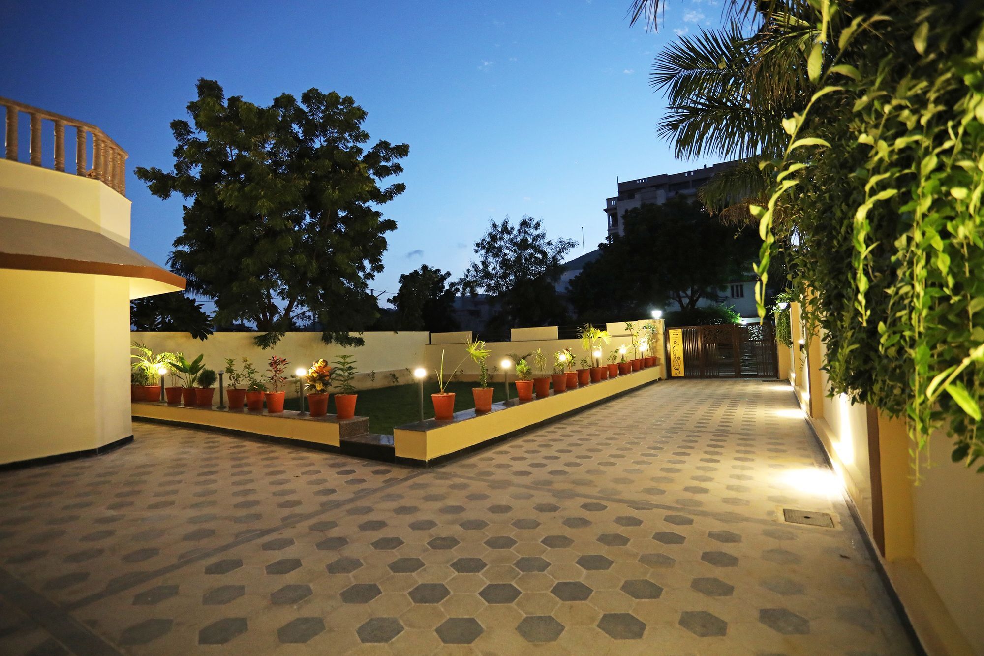 Oyo 9428 Hill View Room Goverdhan Vilas Udaipur Eksteriør bilde
